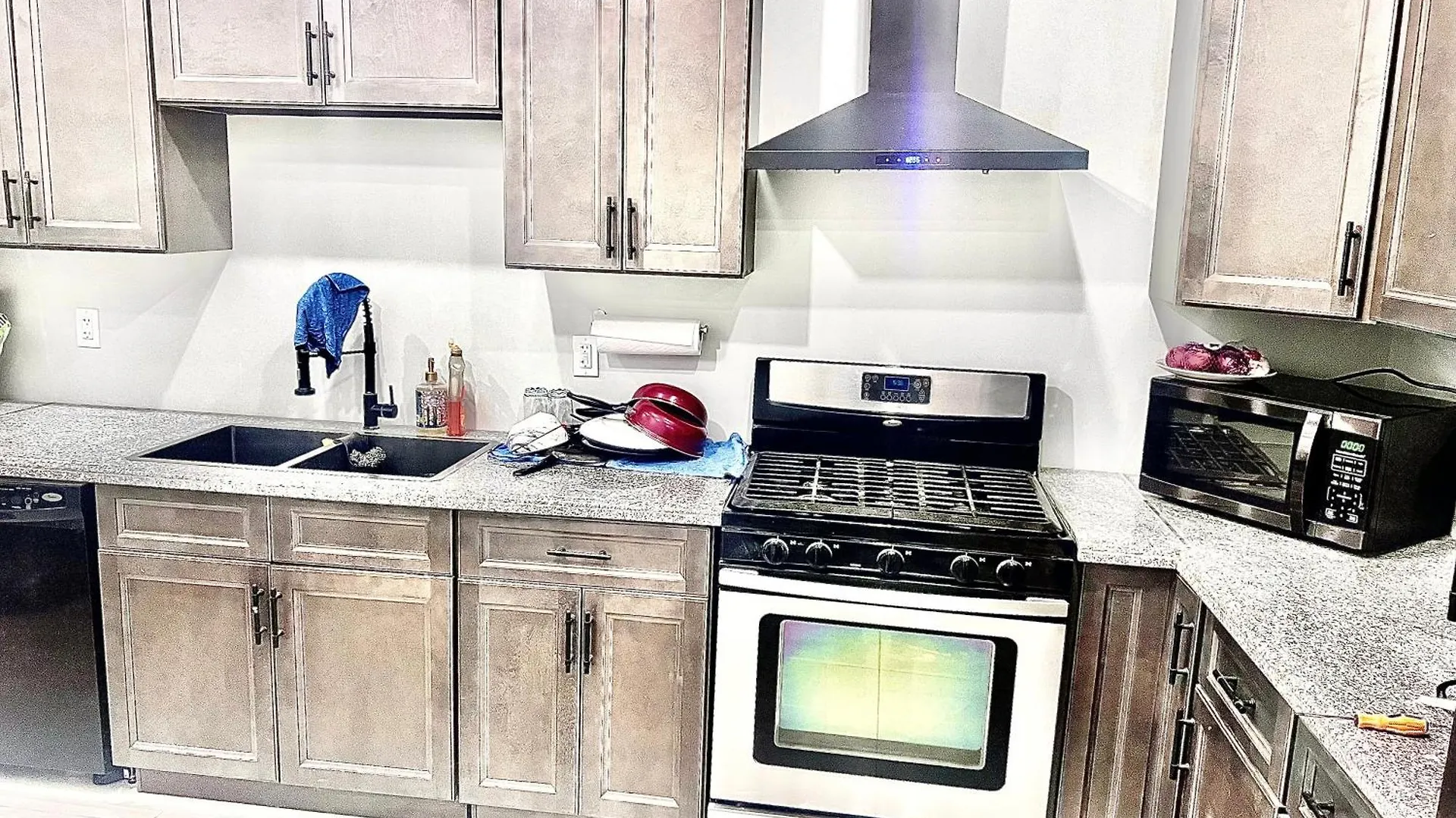 B8 Private Room In Cambridge Canada
